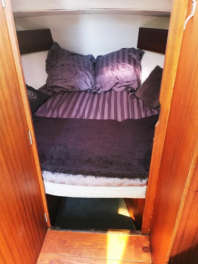 Nuit Insolite Sur Un Bateau Chauffe Botel *